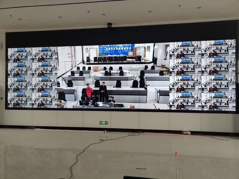 華鎣市公安局三星55寸4*8拼接屏監(jiān)(jiān)控案例展示